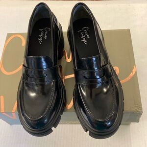 Crown Vintage size 6.5 Black Penny Loafer